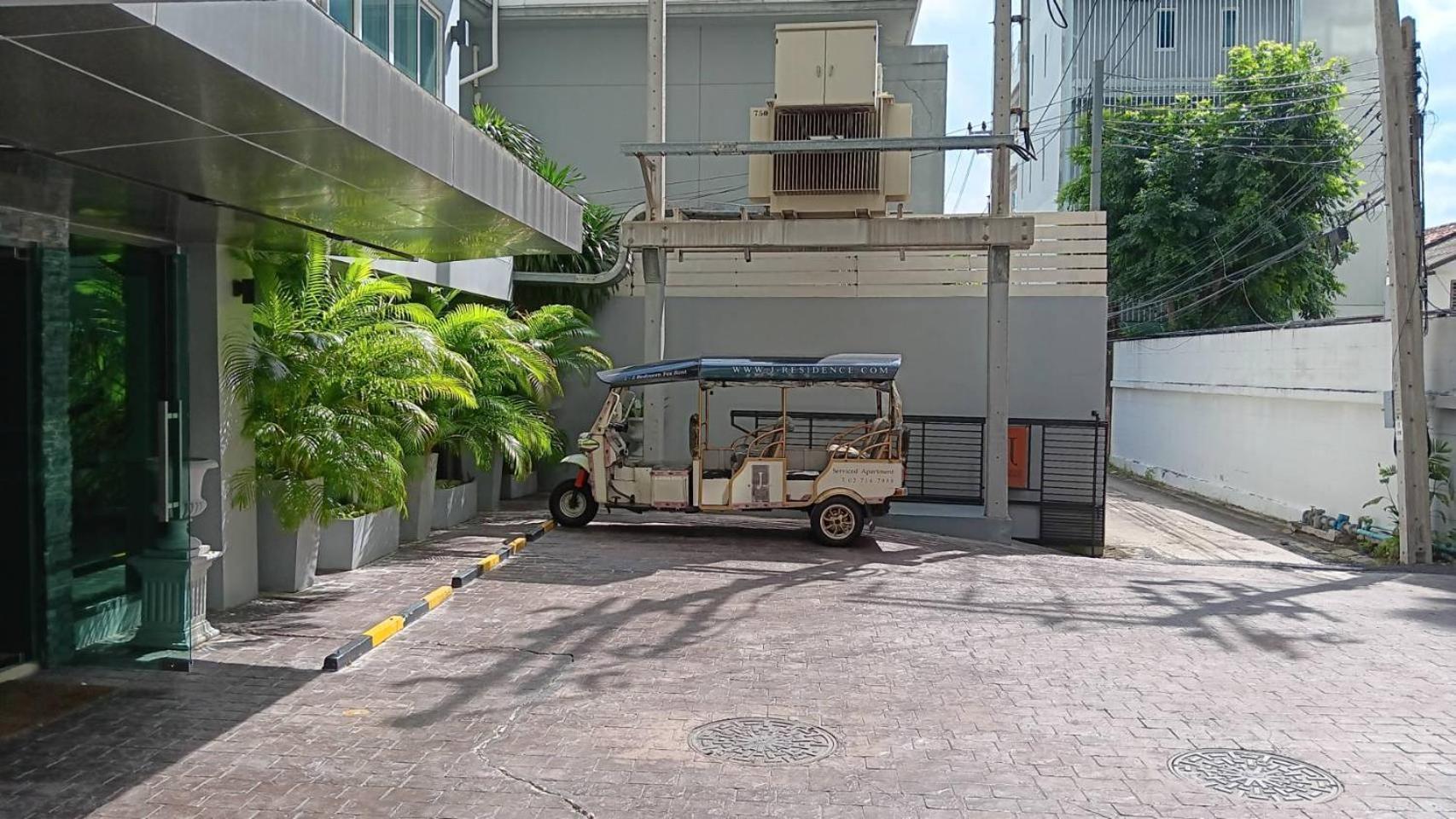 J Residence Thonglor 8 Bangkok Esterno foto