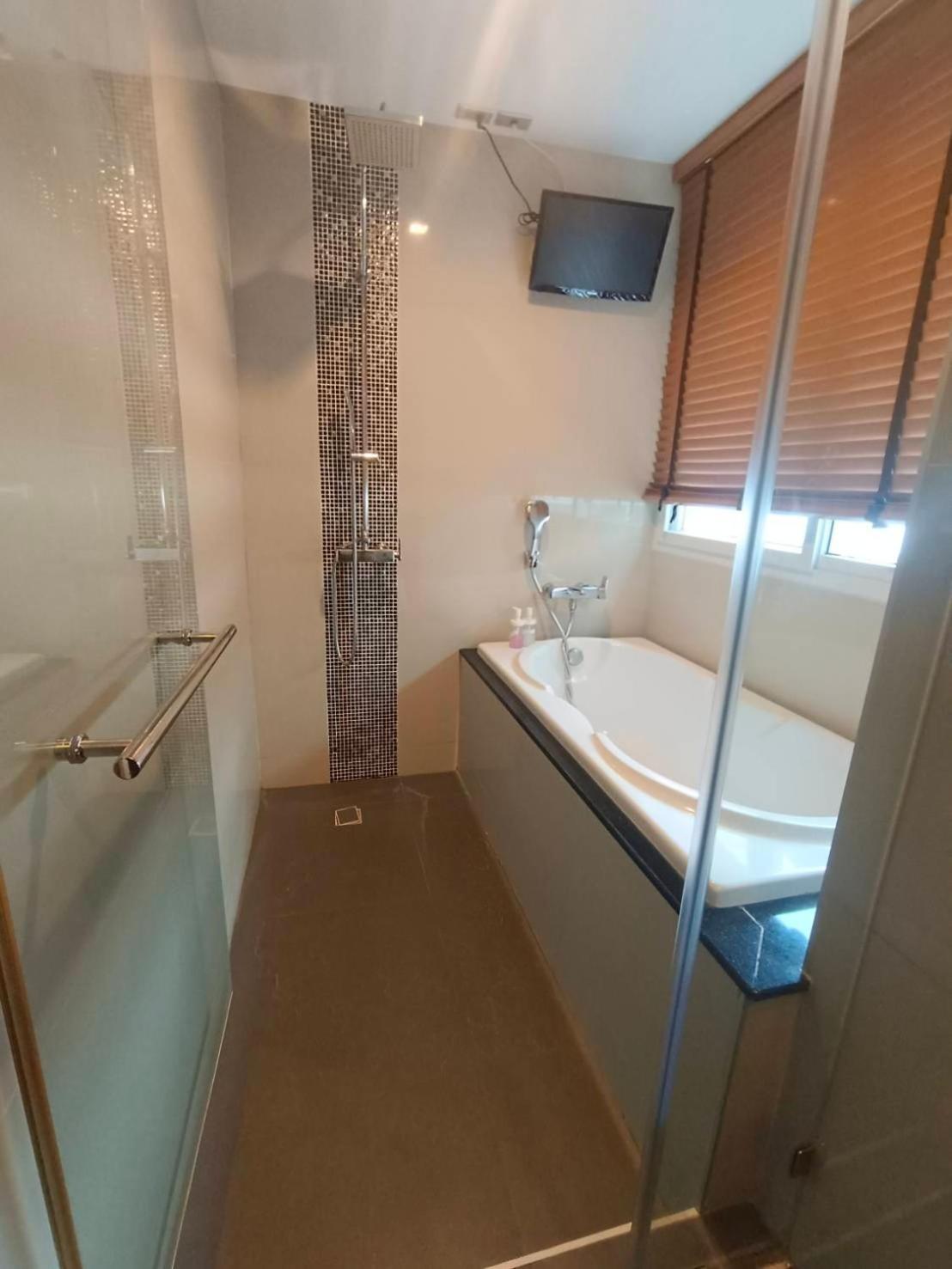 J Residence Thonglor 8 Bangkok Esterno foto