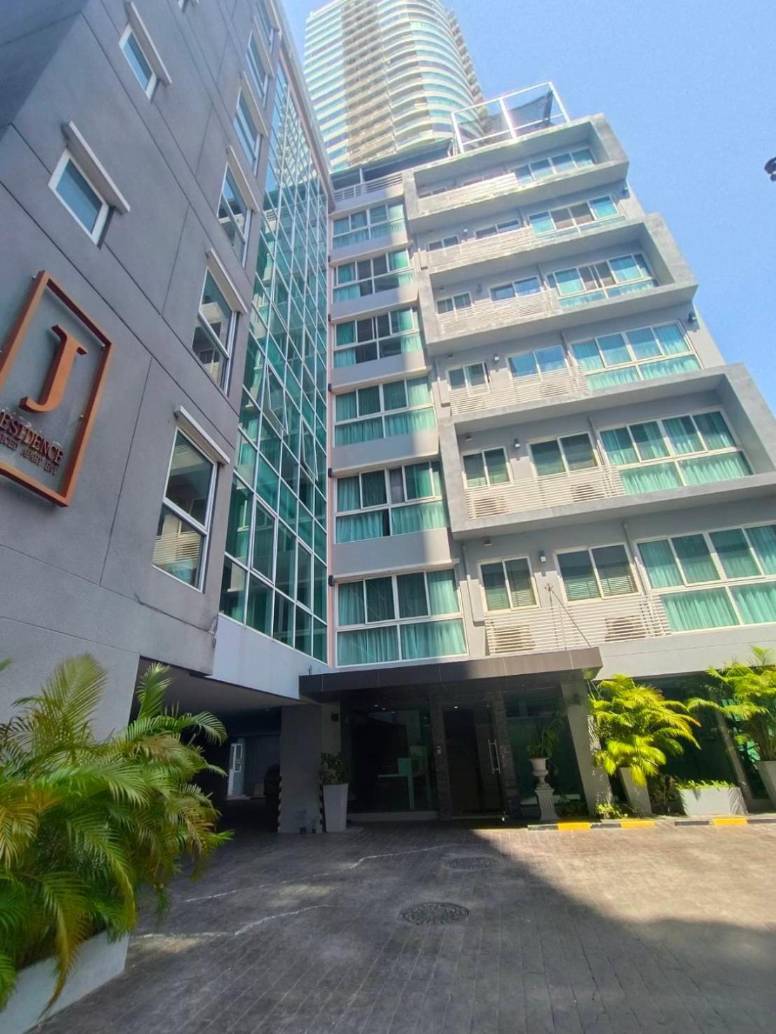 J Residence Thonglor 8 Bangkok Esterno foto
