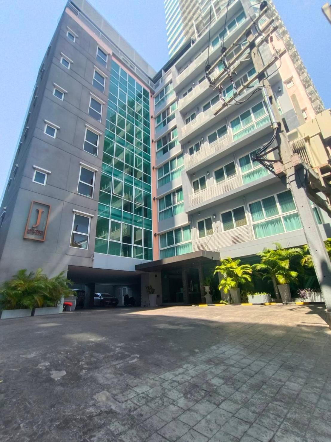 J Residence Thonglor 8 Bangkok Esterno foto
